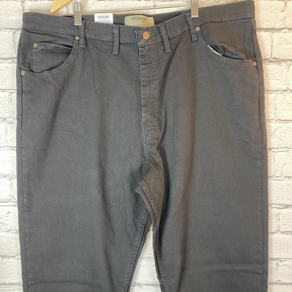 Wrangler Authentics Mens Black Relaxed Fit Straight Leg Jeans Size 42x36 NWT - Picture 3 of 8